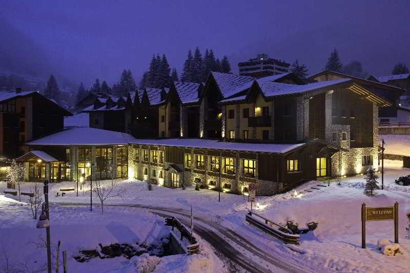 Blu Hotel Acquaseria (بلو هتل آكکواسریا) 