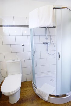 Hotel Restaurant Zur Linde Bathroom