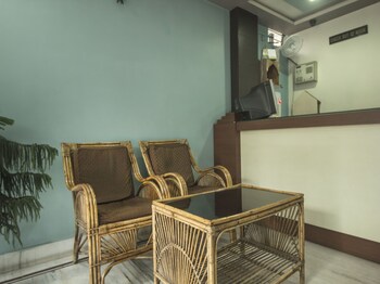 Oyo 17216 Classic Lodge Lobby Sitting Area