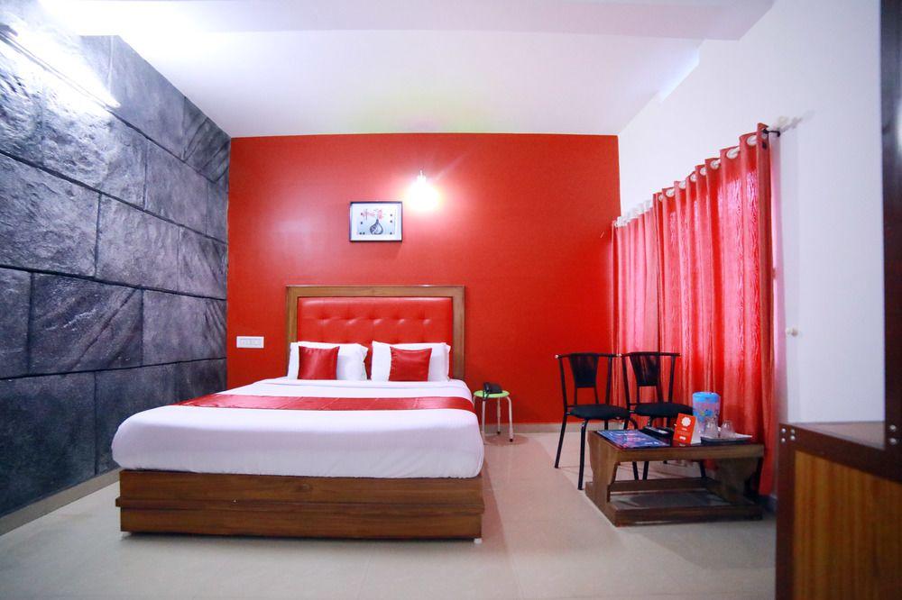 Oyo 8653 Achus Inn 
