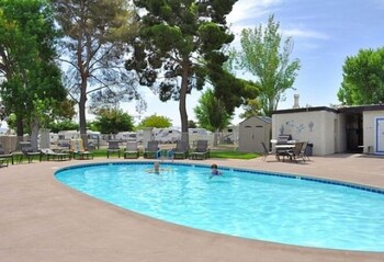 Las Vegas Rv Resort (لاس وگاس رو ریزورت) Outdoor Pool