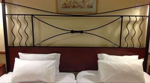 New Ambassador Hotel z