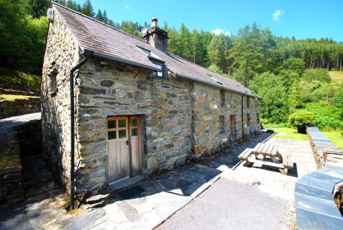 Ty Newydd Great Escapes Wales 