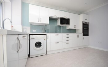 Still Waters Emsworth 205652 In-Room Kitchen