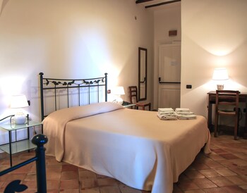 Hotel Ravesi Guestroom