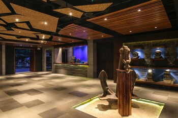 Two Seasons Coron Bayside Hotel (توو سیزنس كورون بیسید هتل) Interior Entrance