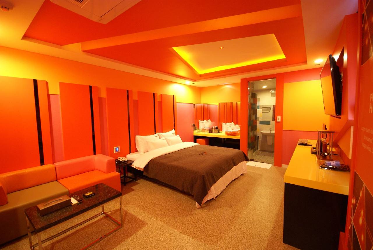 Ava Hotel Changwon (آوا هتل چانگوون) 