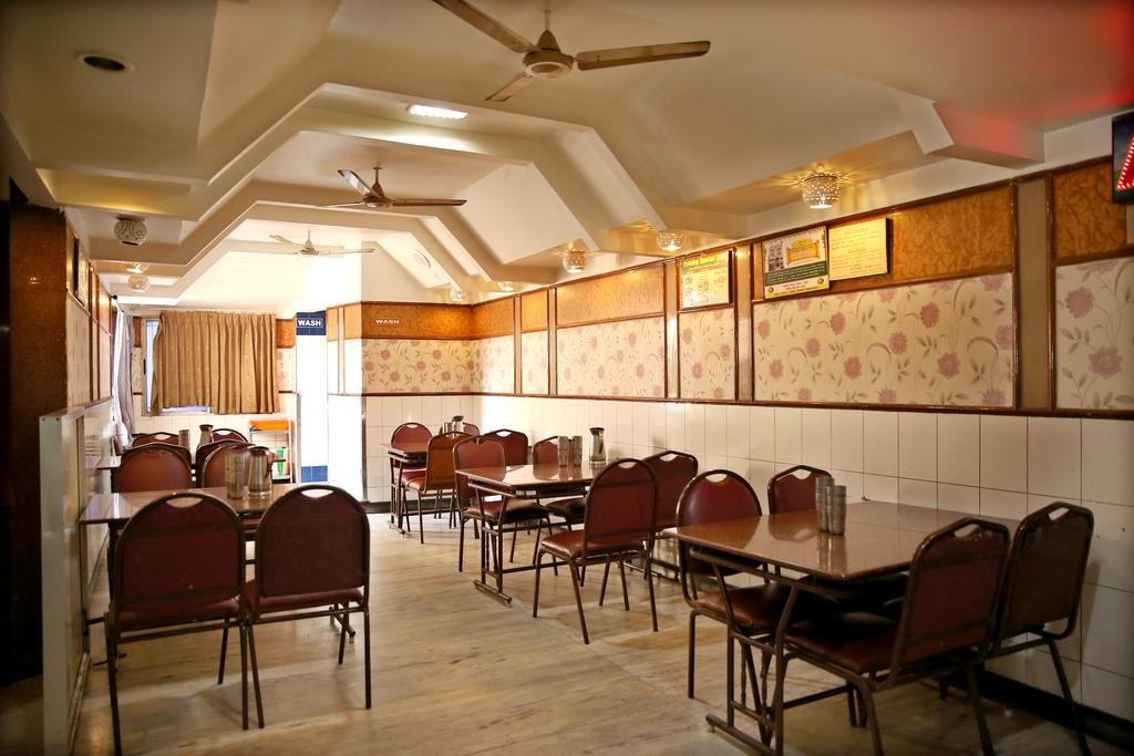 Hotel Valluvar 