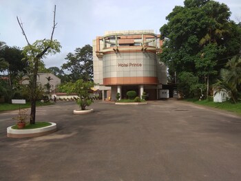 Alleppey Prince Hotel (آلپی پرینس هتل) Hotel Front