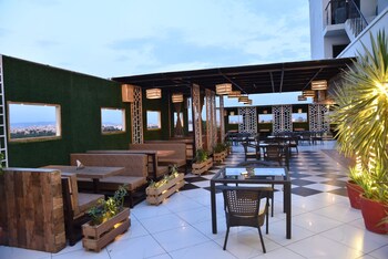 Hotel Shyam Paradise Hotel Bar