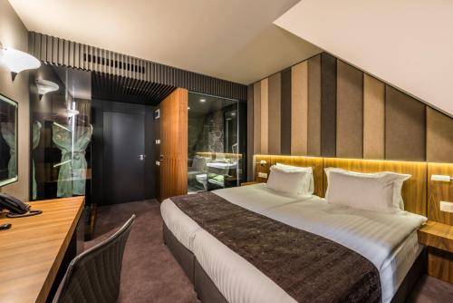 All Seasons Residence Hotel 