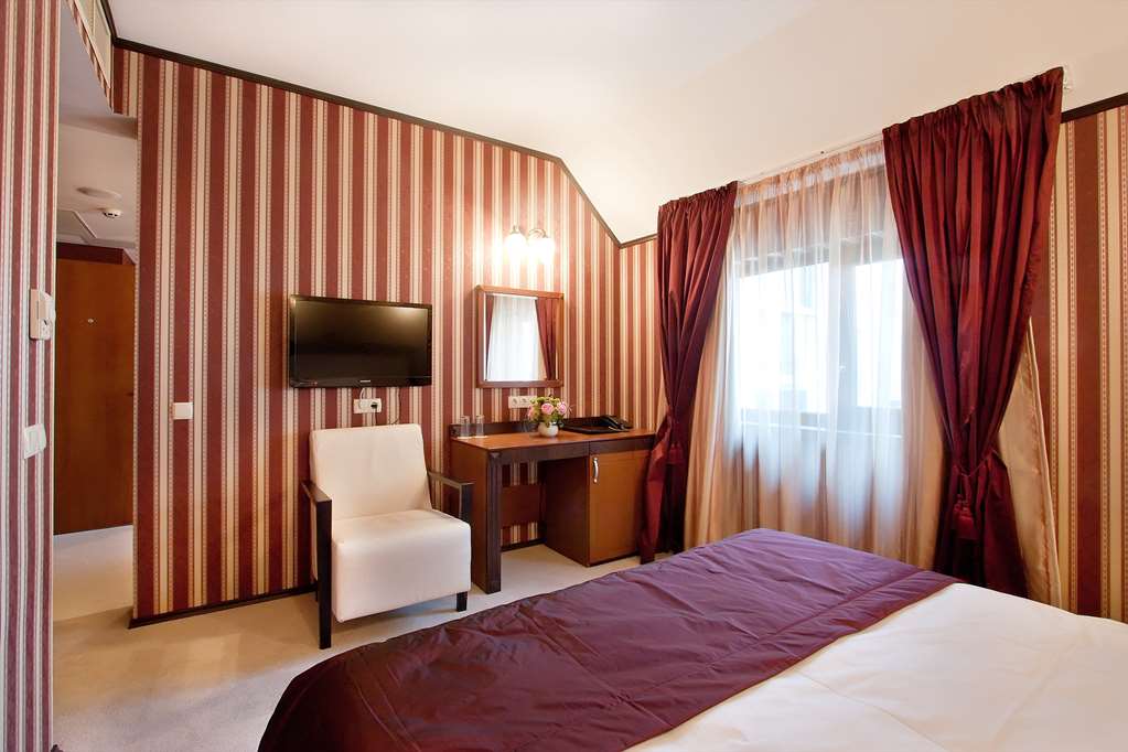 Best Western Plus Bristol Hotel Suite Room