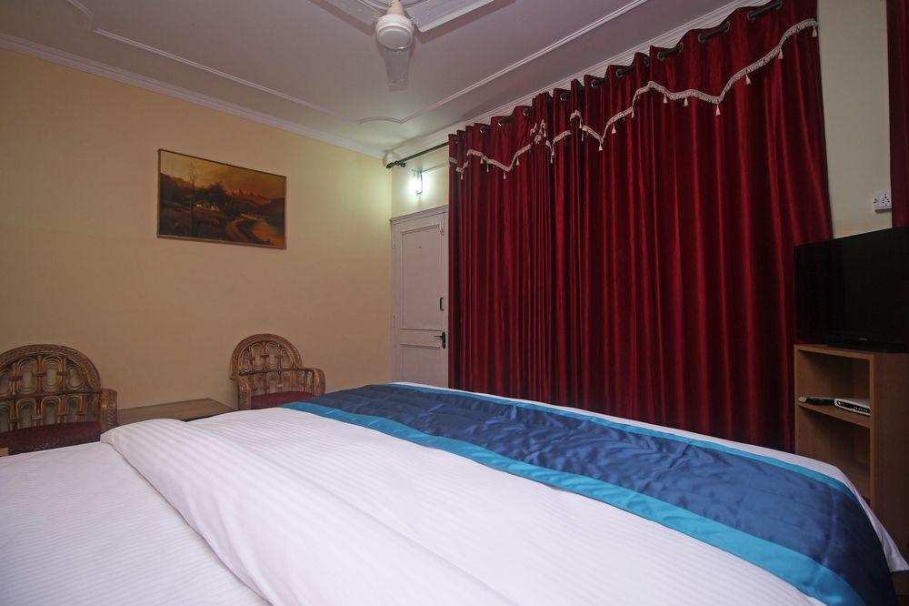 Oyo 9331 Hotel White House 