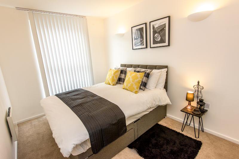 Approved Serviced Apartments Skyline Room
