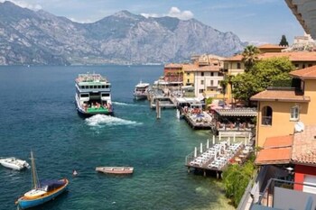 Hotel Vega Lake View