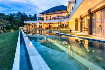 Villa Gumamela Bali Hotel Front - Evening/Night