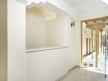 Oyo 11388 Hotel Dimbir Regency Interior Entrance