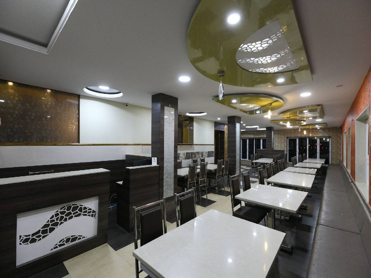 Oyo 7987 Hotel Carnation 
