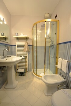 Hotel Villa Beccaris Bathroom