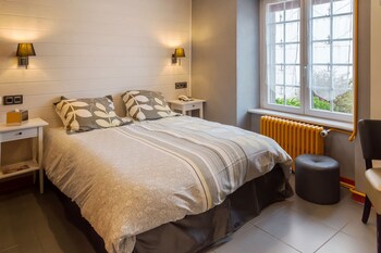 Hostellerie De La Mer Guestroom