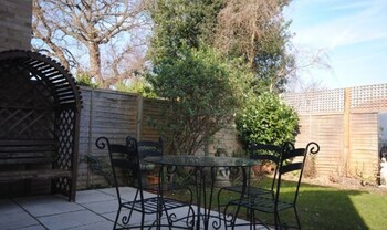 Annies Cottage Emsworth 400255 Terrace/Patio
