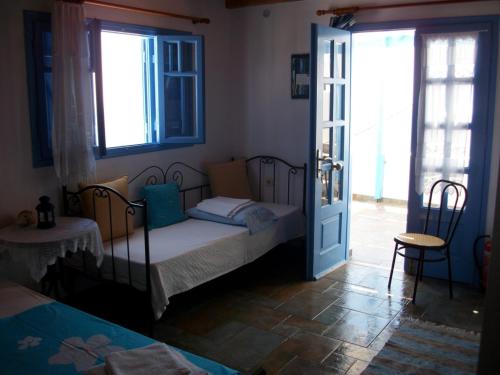 Floras Rooms And Studios 