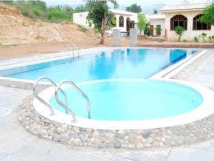 Chandra Hill Resort 