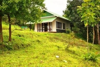 Punarjani Ayurvedic Resorts (پونارجانی آیورودیك رسورتس) Property Grounds
