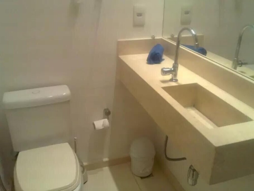 Etours Novo Quarto Sala Em Copacabana Bathroom