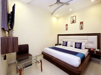 Oyo 10145 Hotel Jk Guestroom