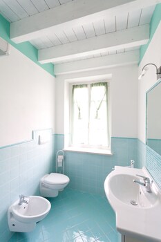 Barchi Resort Bathroom