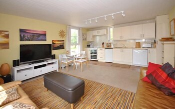 6 Avocet Quay Emsworth 30577 Living Room