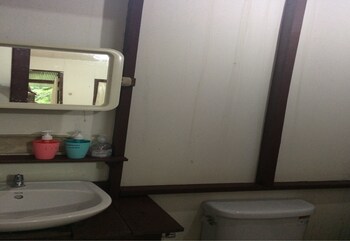 Kuraburi Resort Bathroom