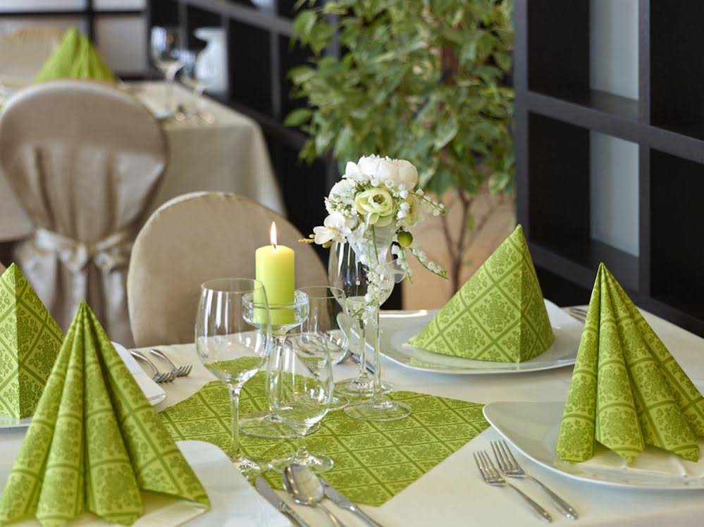 Hotel Stefanik (هتل استفانیك) 