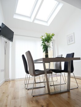 Town House Apartments Guestroom