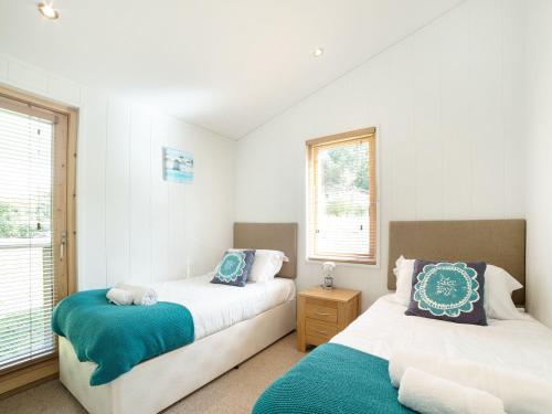 3 Streamside Looe 