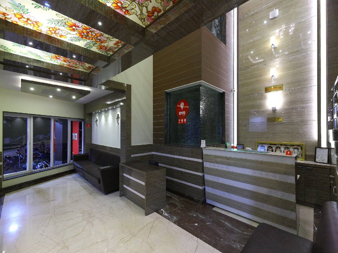 Oyo 7987 Hotel Carnation 