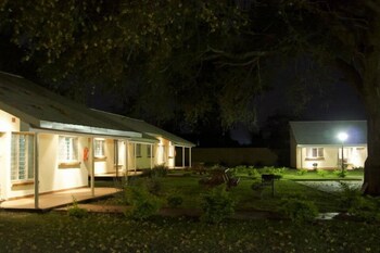 Victoria Apartments Hotel Front - Evening/Night
