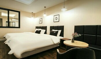 The Hotel Changwon Guestroom