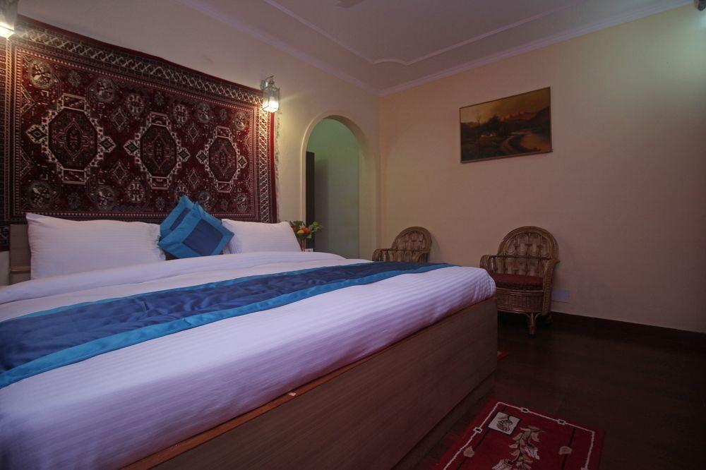 Oyo 9331 Hotel White House 