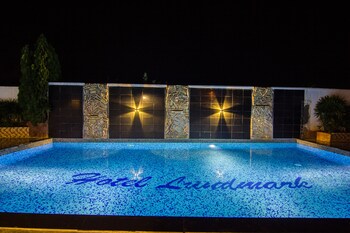 Hotel Landmark Outdoor Pool