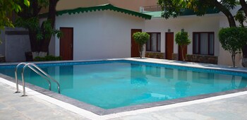 One Hotels Jim Corbett Pool