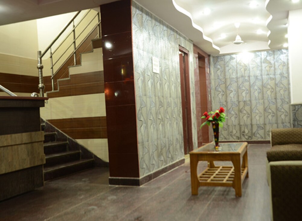 Hotel Crown Lobby