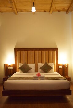 One Hotels Jim Corbett Guestroom