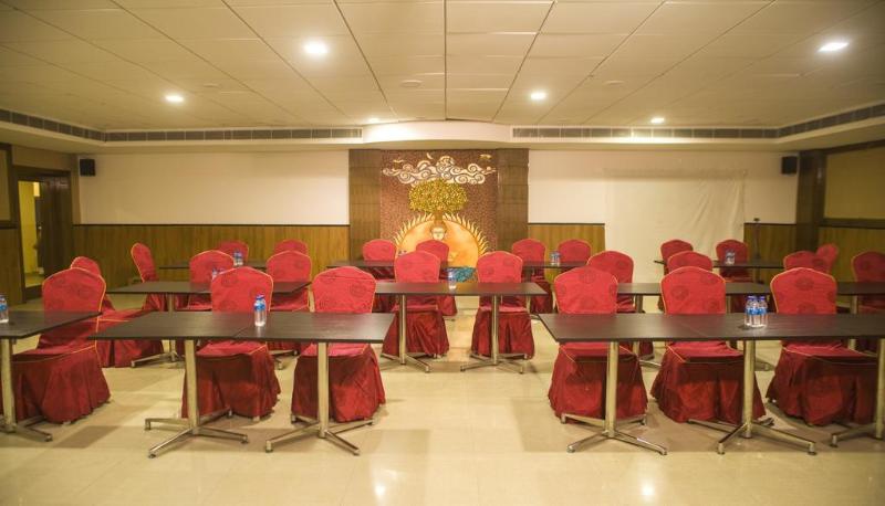 Hotel Priya General view