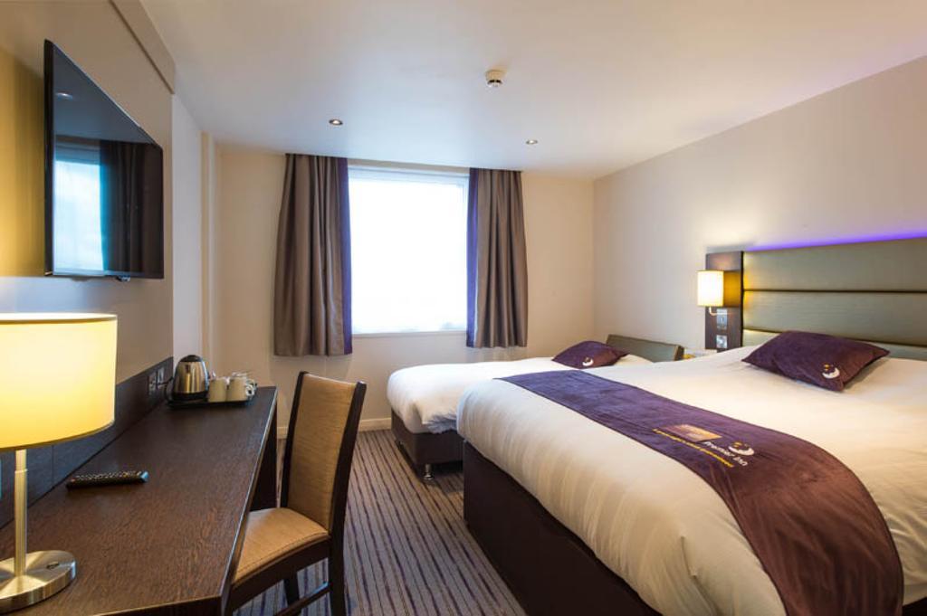 Premier Inn Manchester Trafford Centre South 