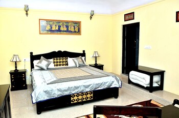 Hotel Shahi Palace Guestroom