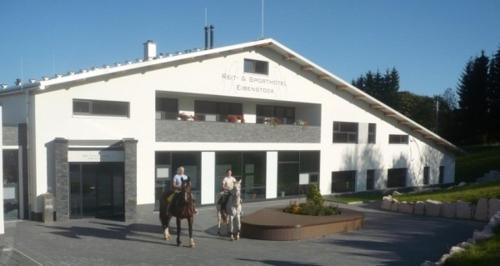 Reit Und Sporthotel Eibenstock (ریت اوند اسپورتوتل ایبنستوک) 