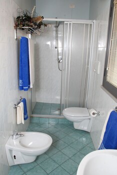 Hotel Marzia Bathroom