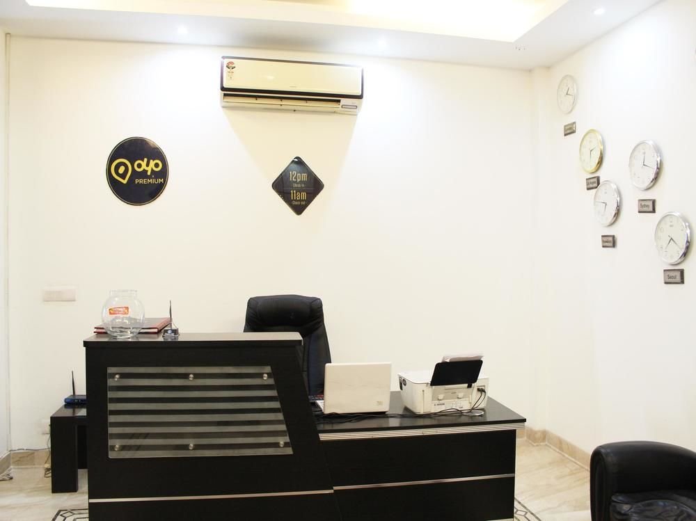 Oyo Premium Huda Metro 